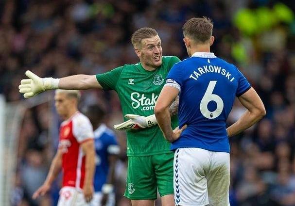 切尔西主场对阵埃弗顿,争夺胜利 切尔西主场对阵埃弗顿,争夺胜利