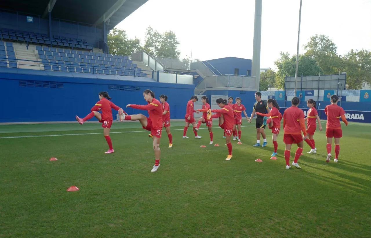 西班牙女足集训纪律严明,迎战强敌 西班牙女足集训纪律严明,迎战强敌