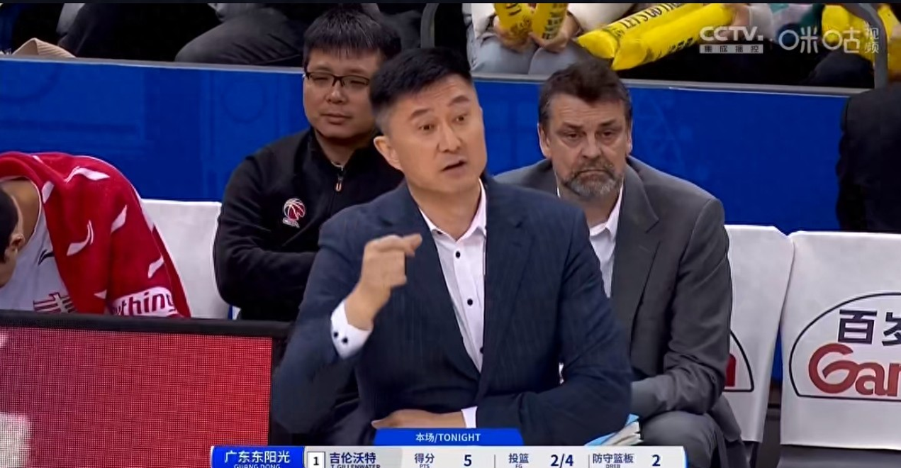 中场核心表现出色,助球队连胜晋级 中场核心表现出色,助球队连胜晋级