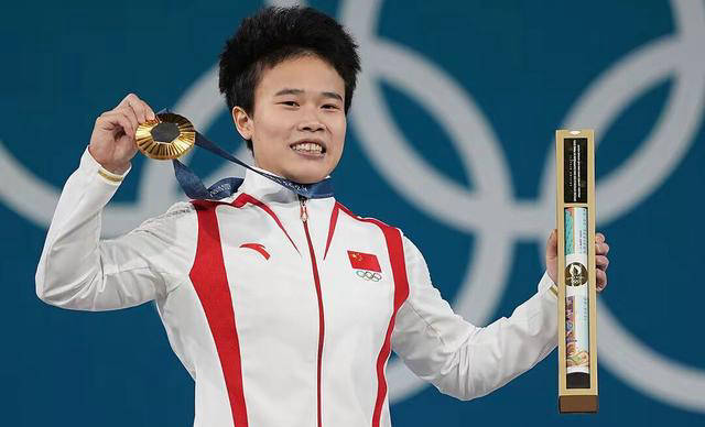 中国队在举重比赛中创造新纪录 中国队在举重比赛中创造新纪录