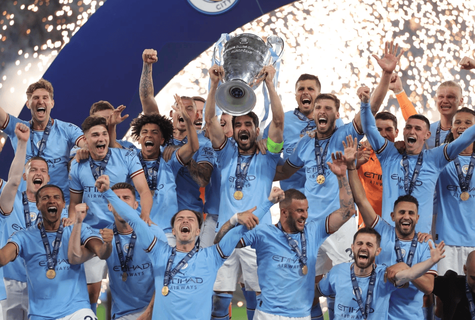 足球赛场上的激烈角逐吸引全球观众的简单介绍