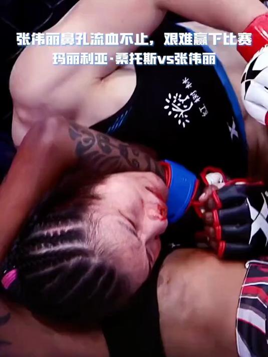 法国拳击手搏击拼搏，夺取冠军