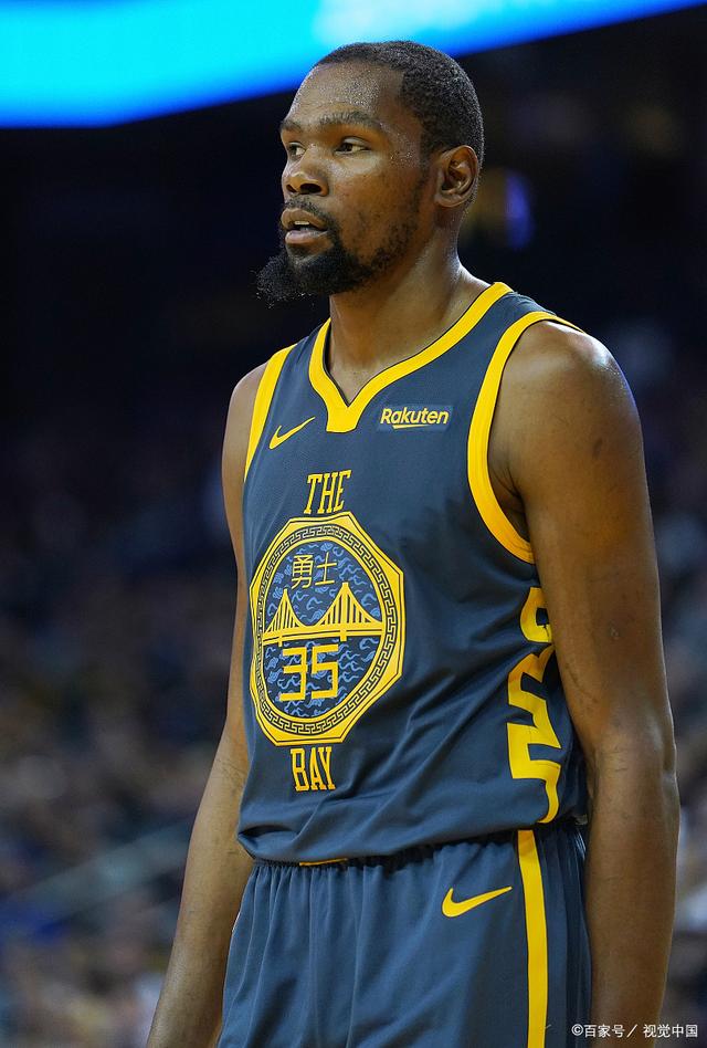 球星杜兰特在季后赛中展现出强大的实力 球星杜兰特在季后赛中展现出强大的实力