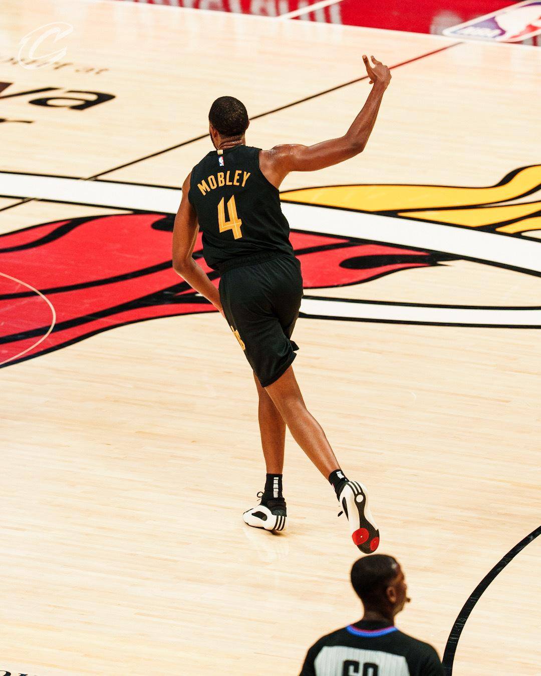 包含三分风暴袭来,热火队横扫对手轻松晋级的词条 包含三分风暴袭来,热火队横扫对手轻松晋级的词条