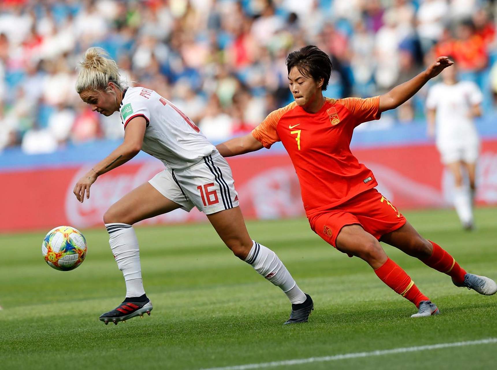 关于惊艳表现:女子足球比赛成功反超对手的信息 关于惊艳表现:女子足球比赛成功反超对手的信息