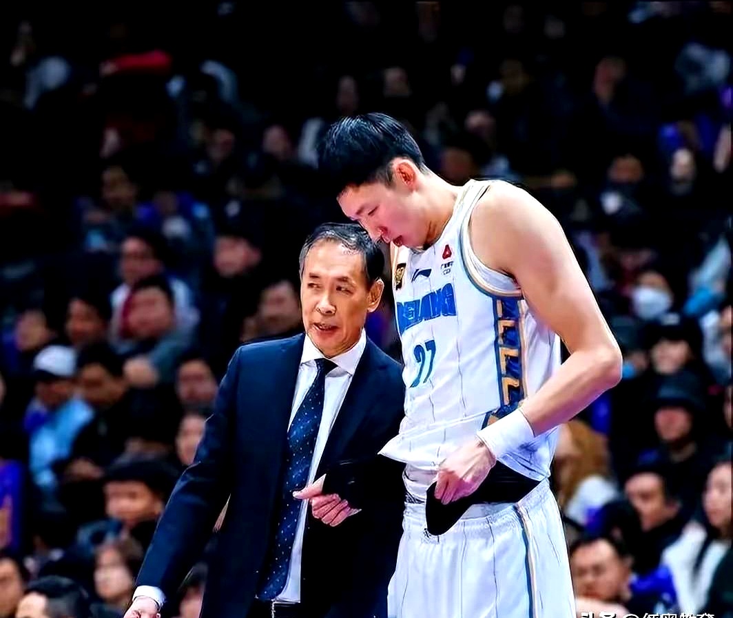 浙江男篮队员发挥神勇,完胜对手 浙江男篮队员发挥神勇,完胜对手