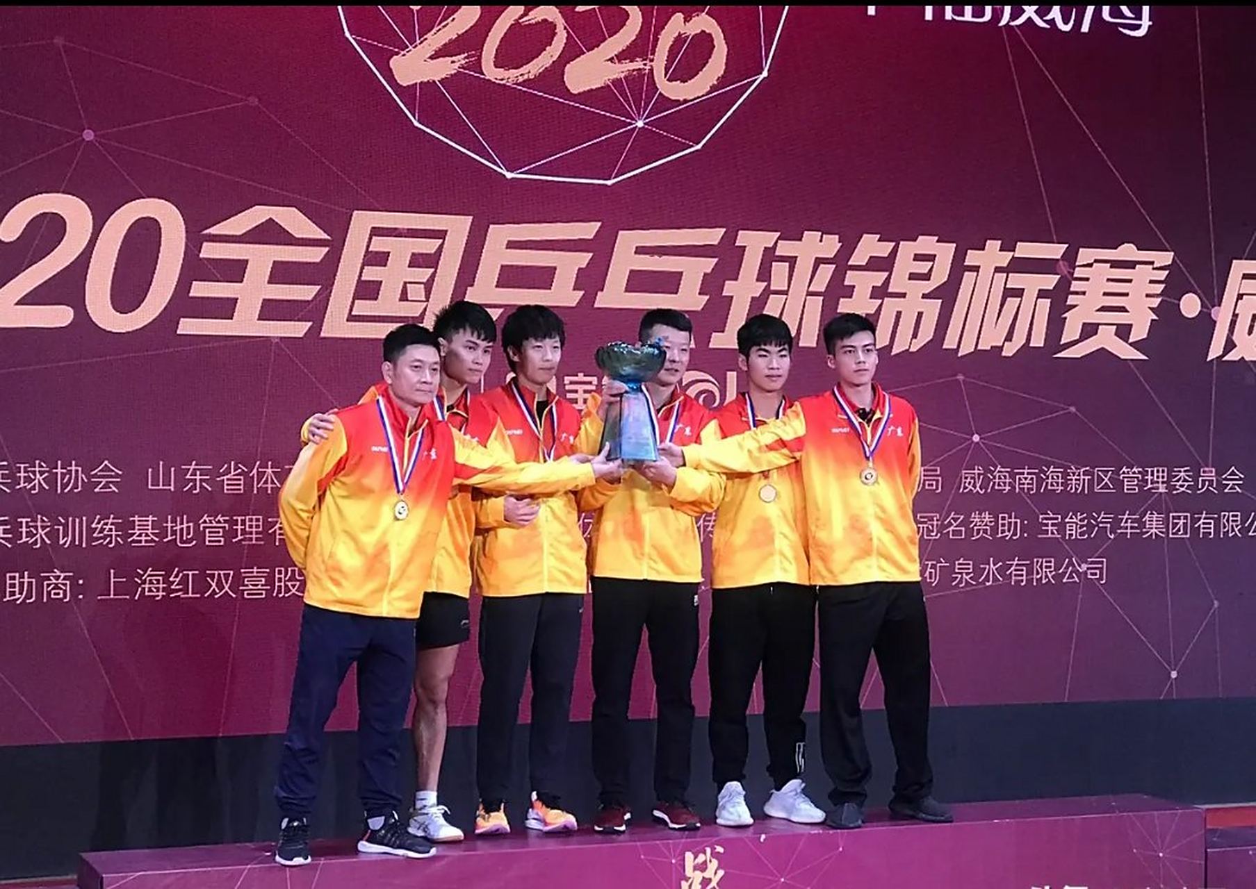 斯威登带领美国代表团赢得队体赛冠军 斯威登带领美国代表团赢得队体赛冠军