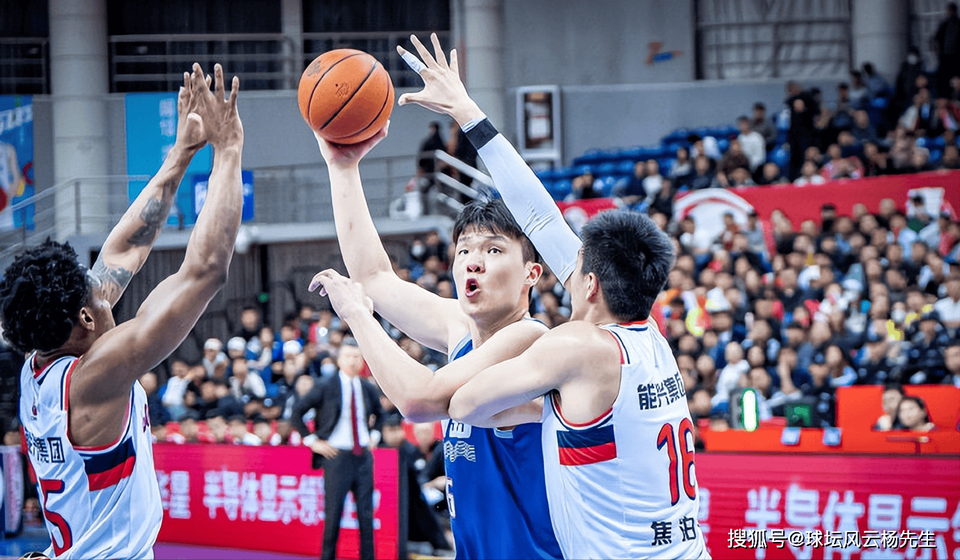 海南男篮在主场击败广州队,豪取胜利 海南男篮在主场击败广州队,豪取胜利